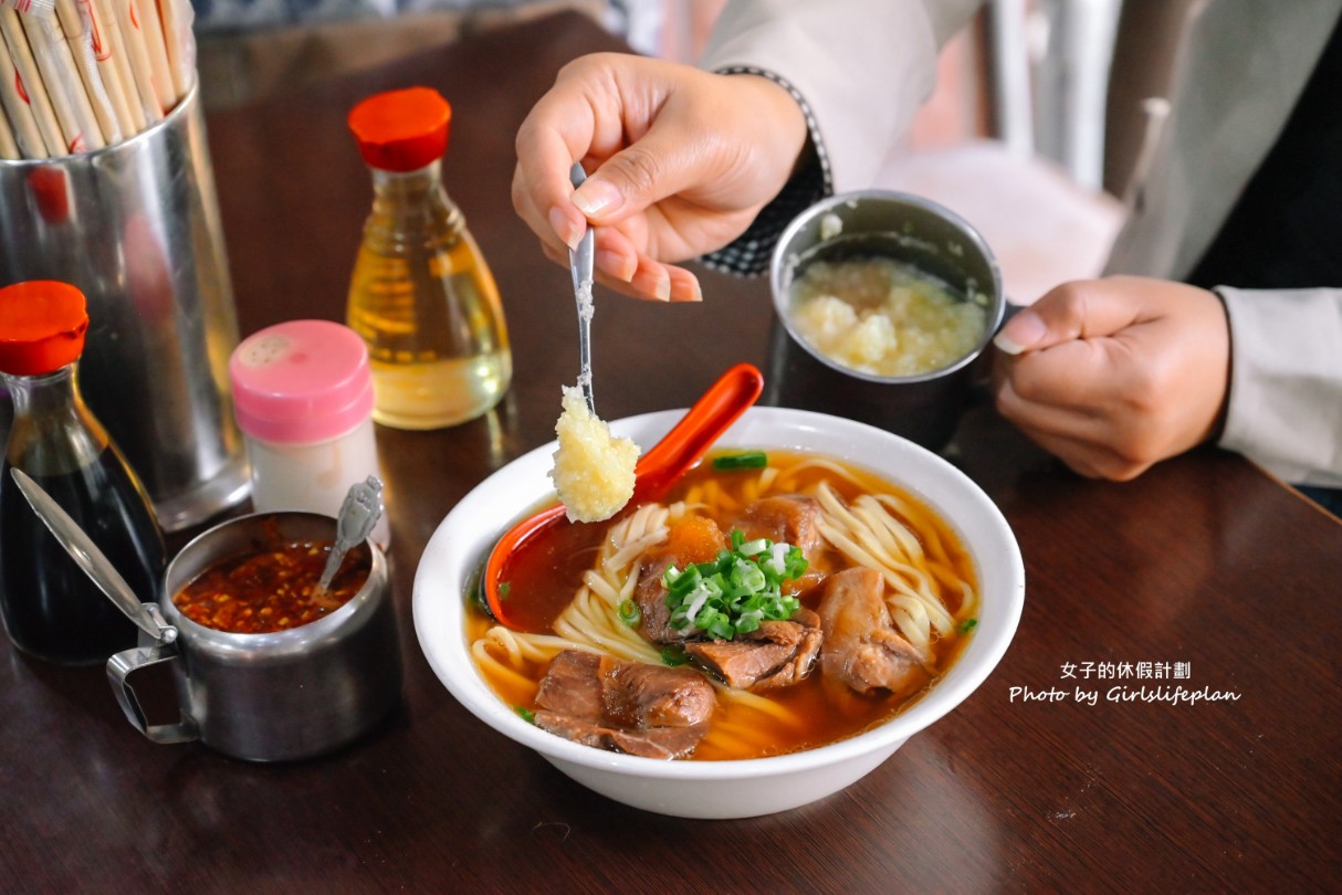 港園牛肉麵｜在地人氣飄香60年老店牛肉麵(外帶) @女子的休假計劃