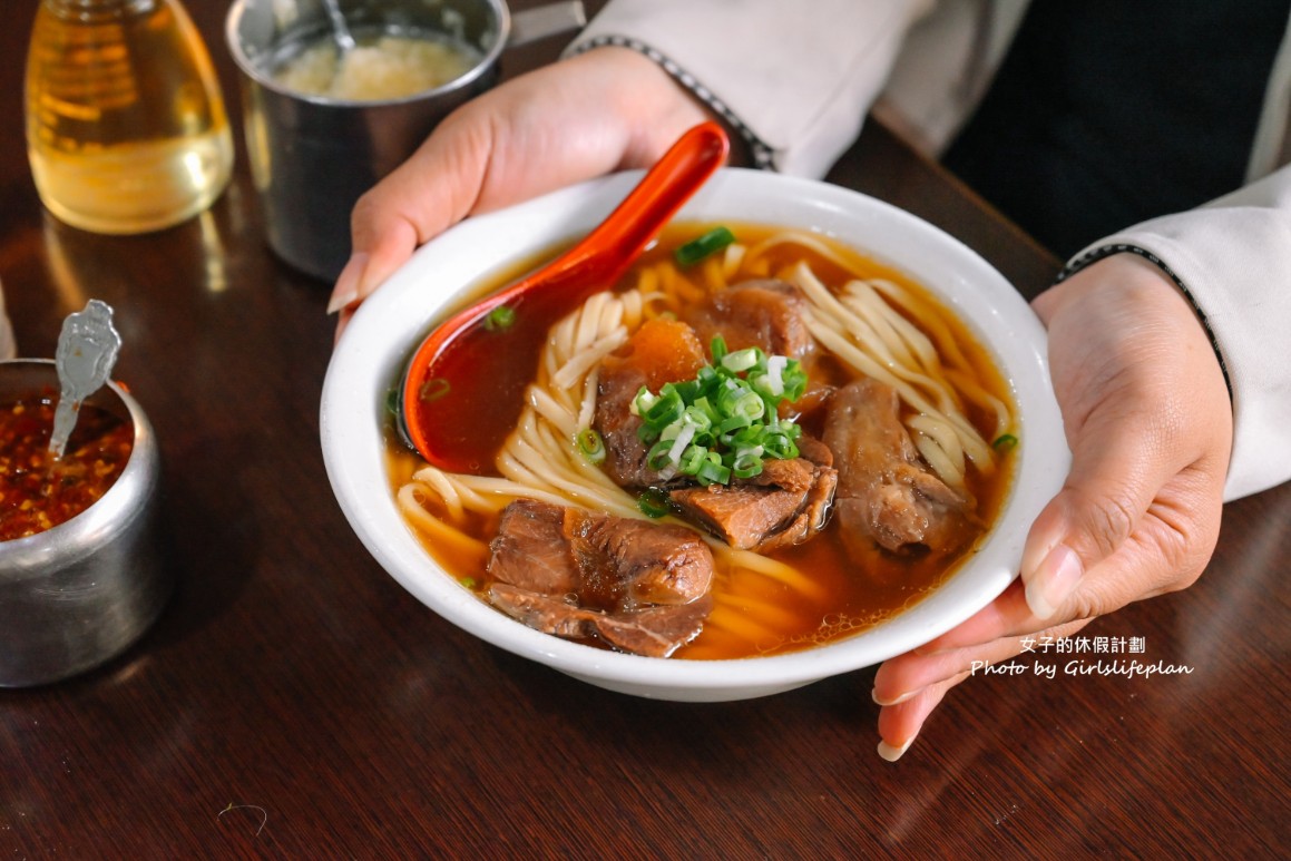 港園牛肉麵｜在地人氣飄香60年老店牛肉麵(外帶) @女子的休假計劃