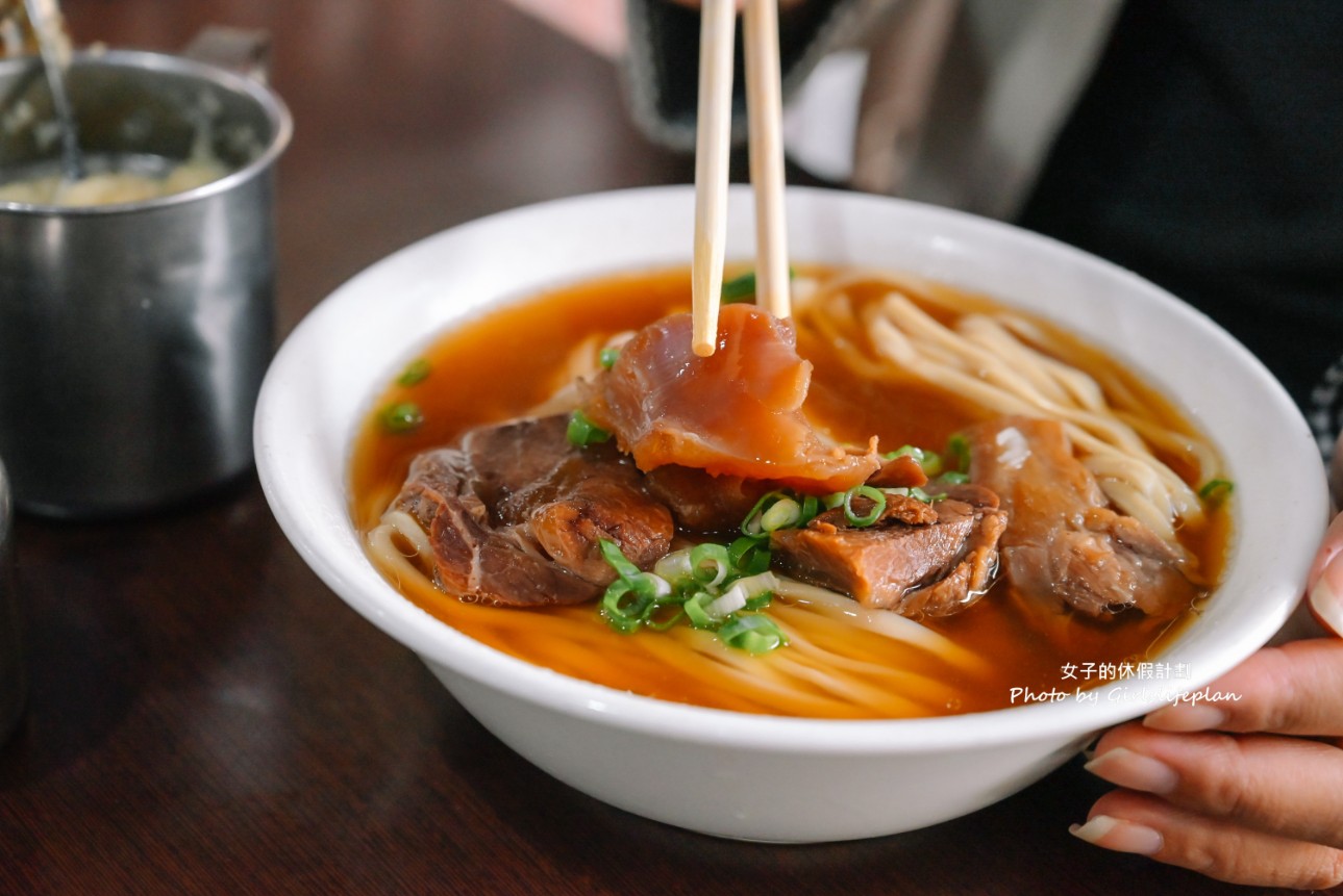 港園牛肉麵｜在地人氣飄香60年老店牛肉麵(外帶) @女子的休假計劃