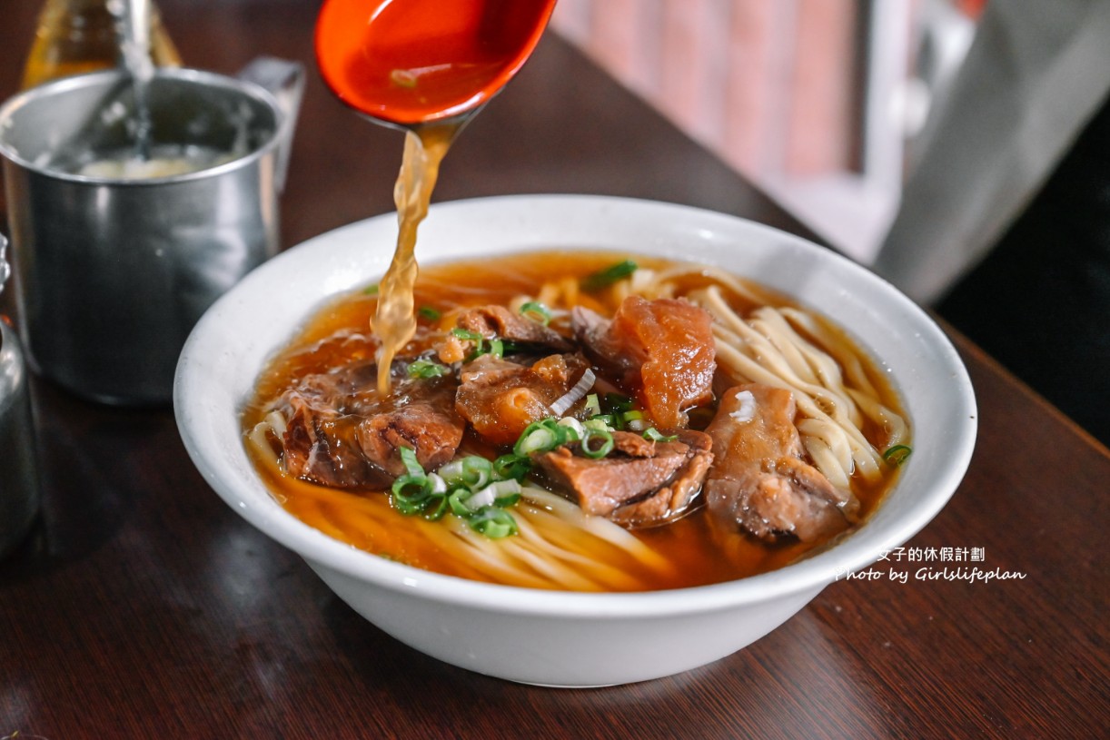 港園牛肉麵｜在地人氣飄香60年老店牛肉麵(外帶) @女子的休假計劃