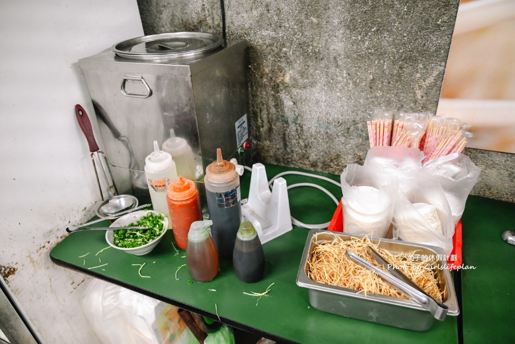 56巷口湯包｜裕民街排隊人氣爆漿湯包臭豆腐(外帶) @女子的休假計劃