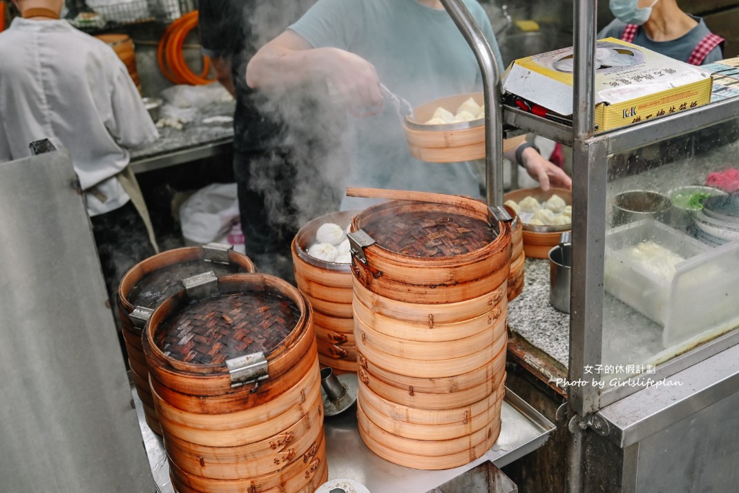 56巷口湯包｜裕民街美食排隊人氣爆漿湯包臭豆腐(外帶) @女子的休假計劃