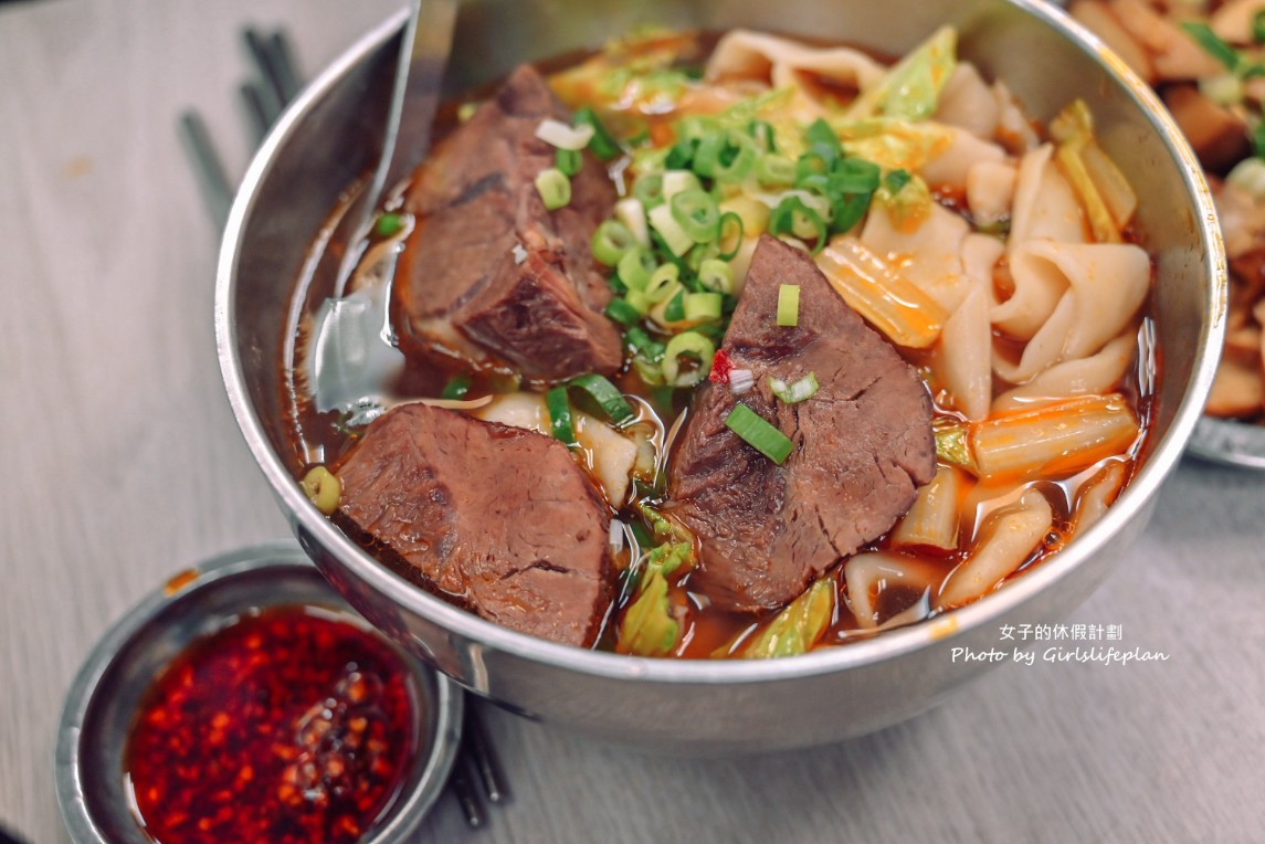 王艇長酢醬麵｜眷村美食，點了牛肉麵肉厚到像牛排麵(菜單) @女子的休假計劃