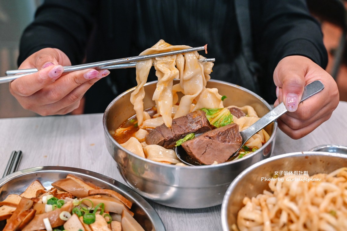 王艇長酢醬麵｜眷村美食，點了牛肉麵肉厚到像牛排麵(菜單) @女子的休假計劃