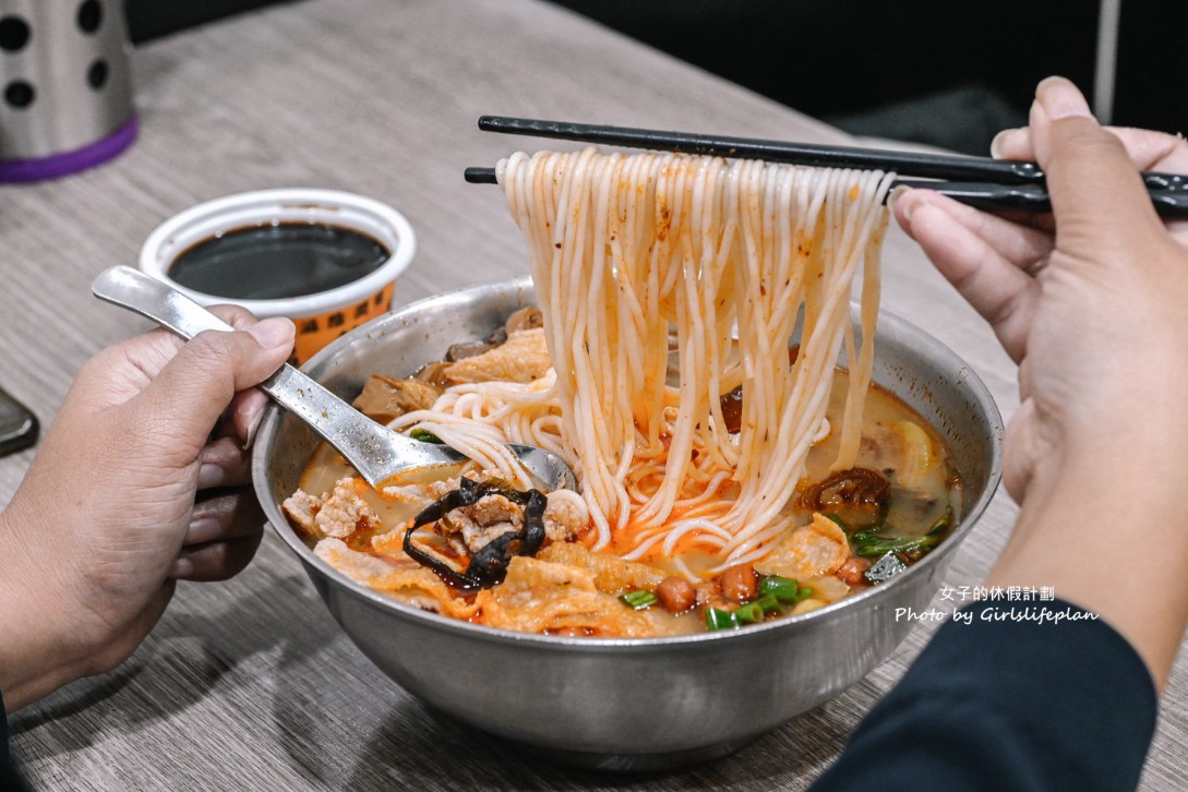 艋舺螺螄粉桂林米粉｜內用免費加湯，龍山寺站美食推薦(外帶) @女子的休假計劃