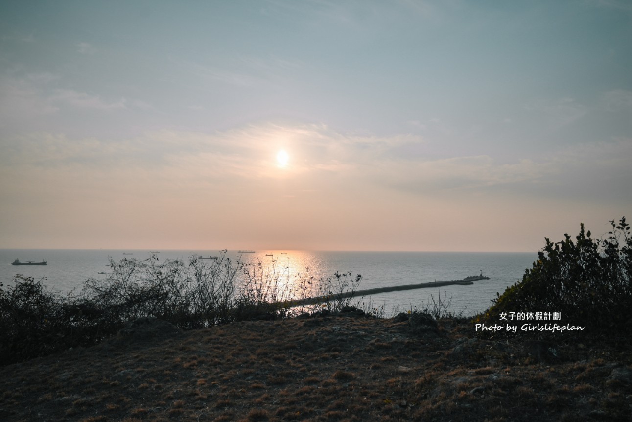 高雄燈塔｜海岸線咖啡燈塔店，免費景點看夕陽好去處(交通) @女子的休假計劃