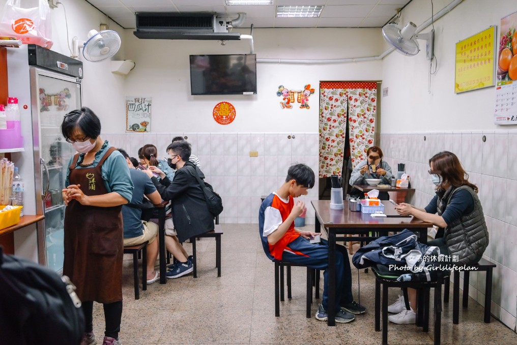 港園牛肉麵｜在地人氣飄香60年老店牛肉麵(外帶) @女子的休假計劃