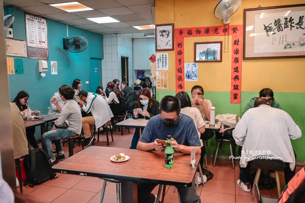 王艇長酢醬麵｜眷村美食，點了牛肉麵肉厚到像牛排麵(菜單) @女子的休假計劃