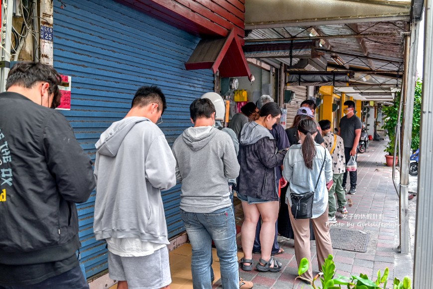 二信早餐-飯糰專賣店｜人氣排隊美食雙色紫米飯糰40元(外帶) @女子的休假計劃