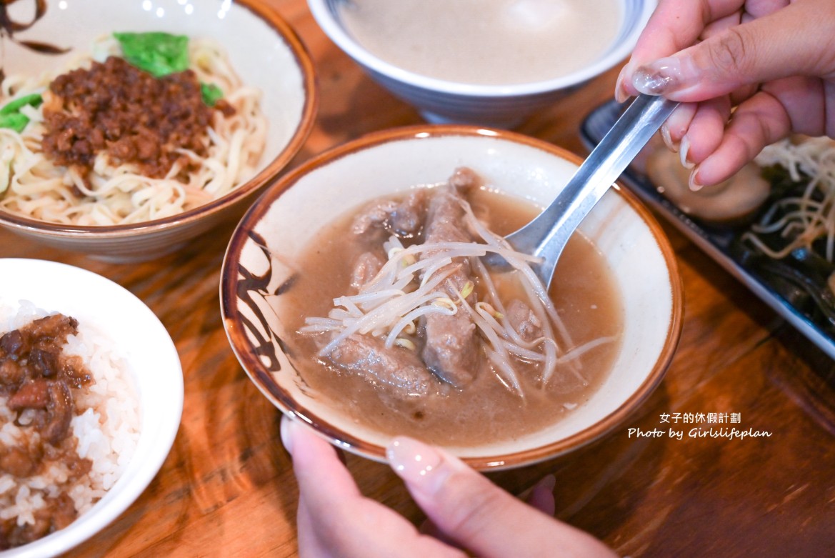 圓環頂麵食館｜愛心店家平價小吃攤小菜10元起(外帶) @女子的休假計劃