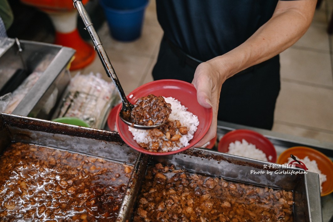 20元大飯店｜點一碗魯肉飯+香菇雞湯只要45元(外帶) @女子的休假計劃