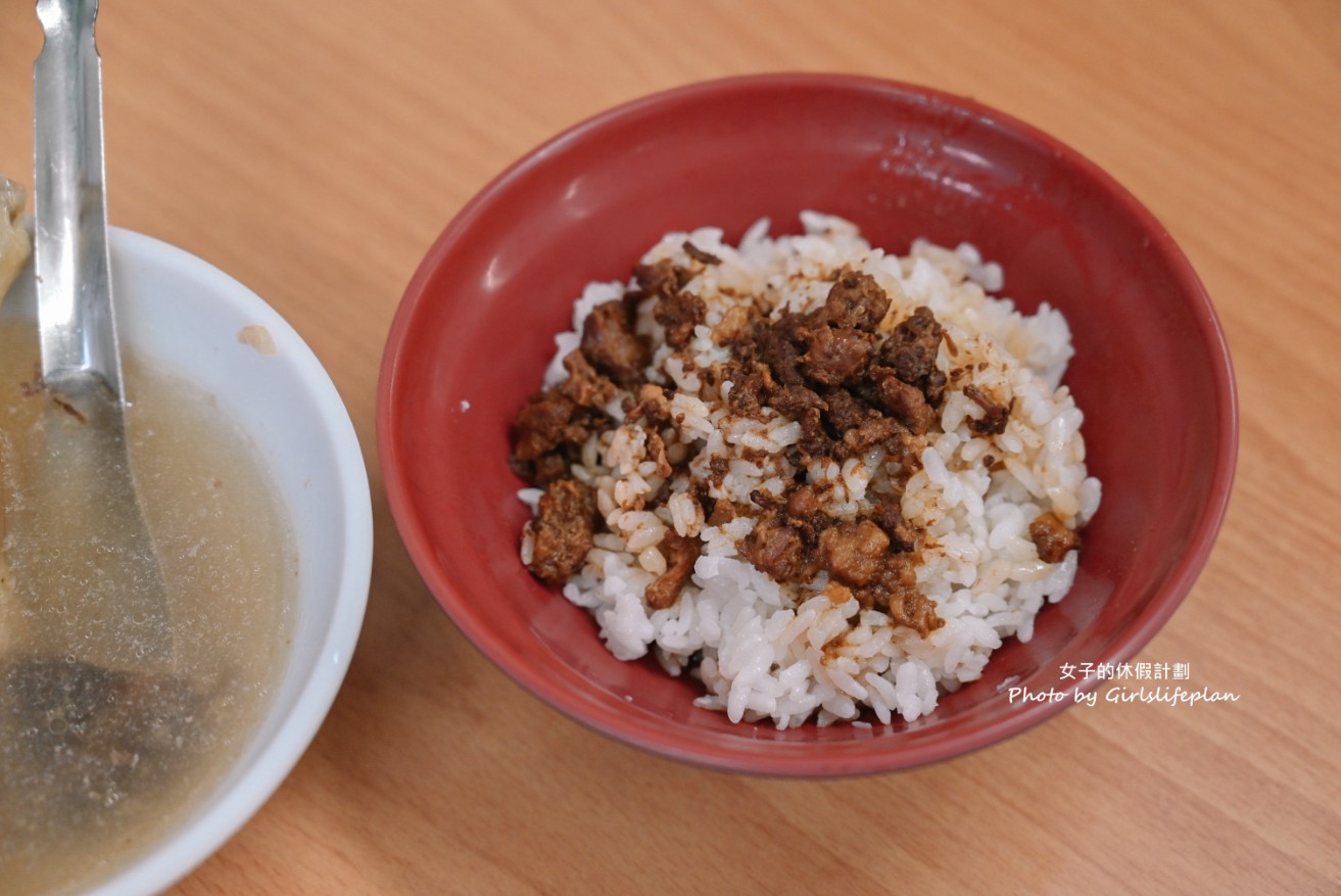 20元大飯店｜點一碗魯肉飯+香菇雞湯只要45元(外帶) @女子的休假計劃