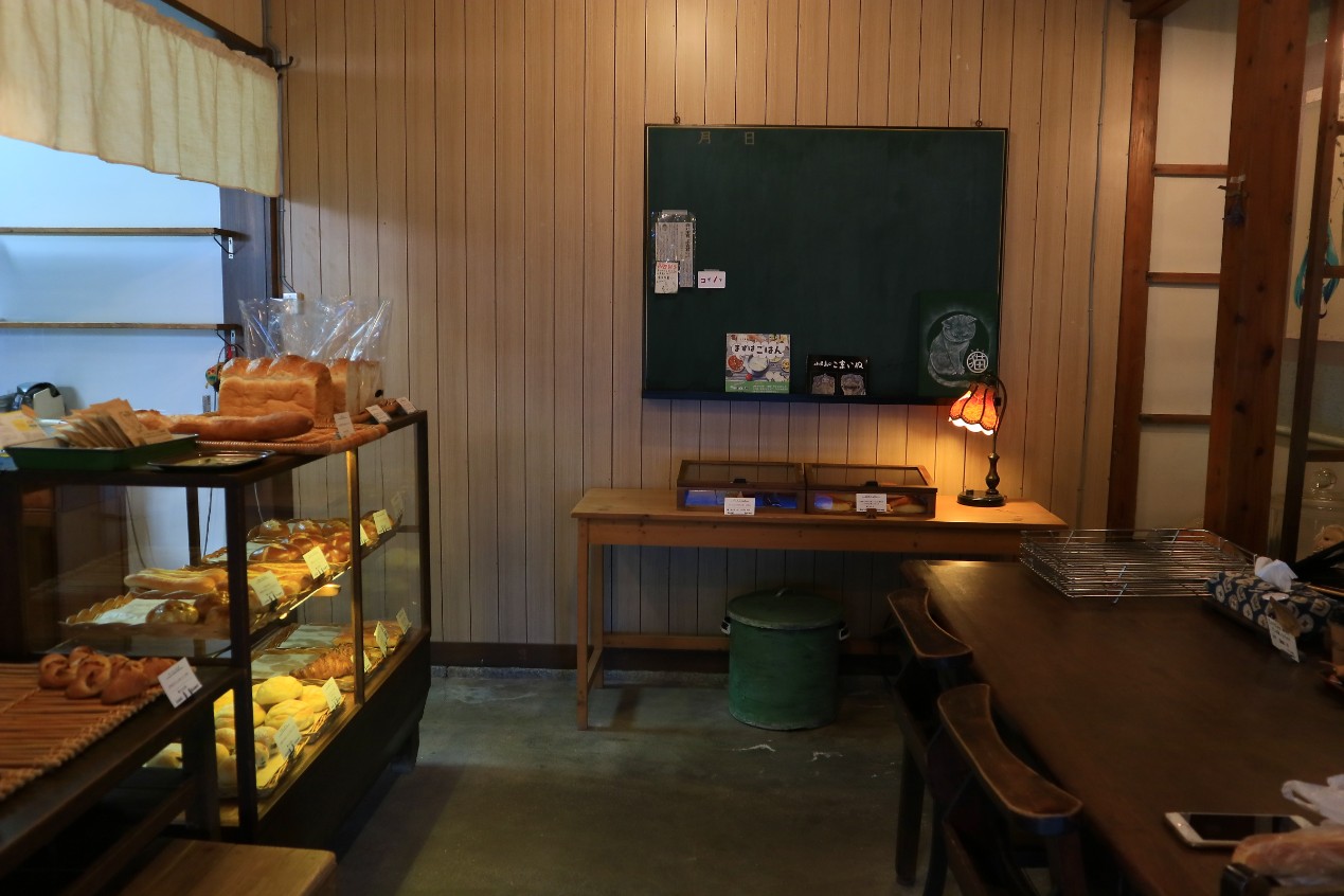 Azuki Bakery｜一週只開四天，島內超人氣小豆島麵包店 @女子的休假計劃
