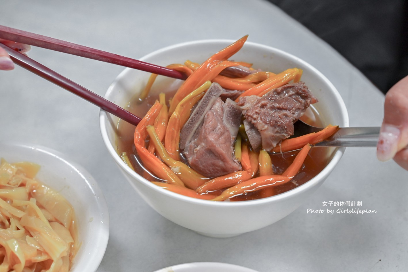 阿益魯肉飯｜魯肉飯只要15元小菜10元超便宜(外帶) @女子的休假計劃