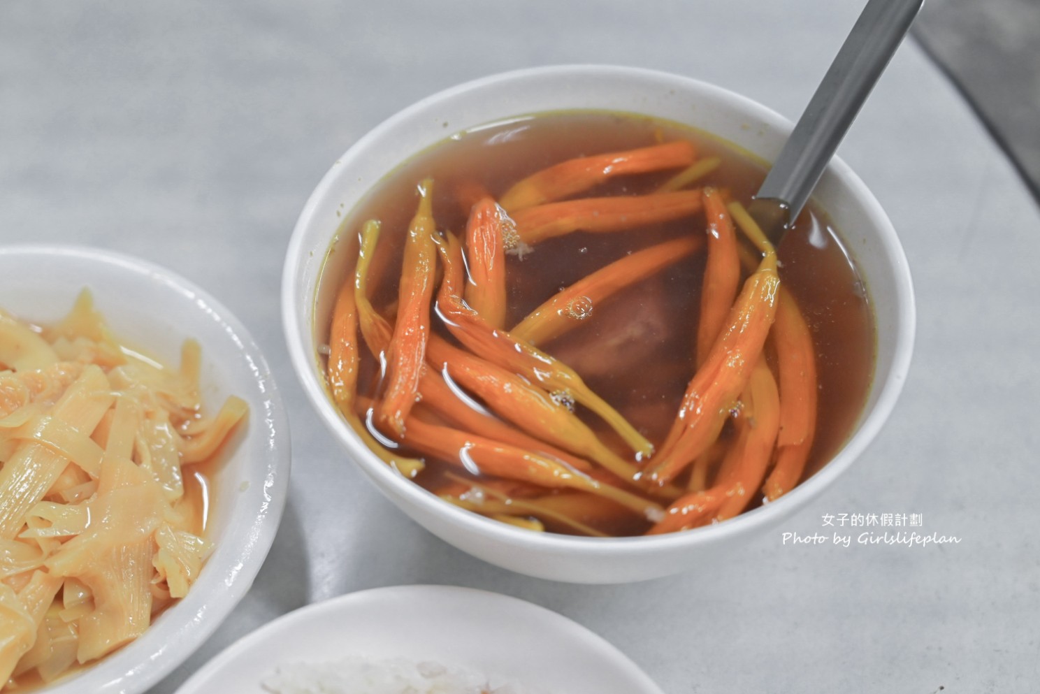 阿益魯肉飯｜魯肉飯只要15元小菜10元超便宜(外帶) @女子的休假計劃