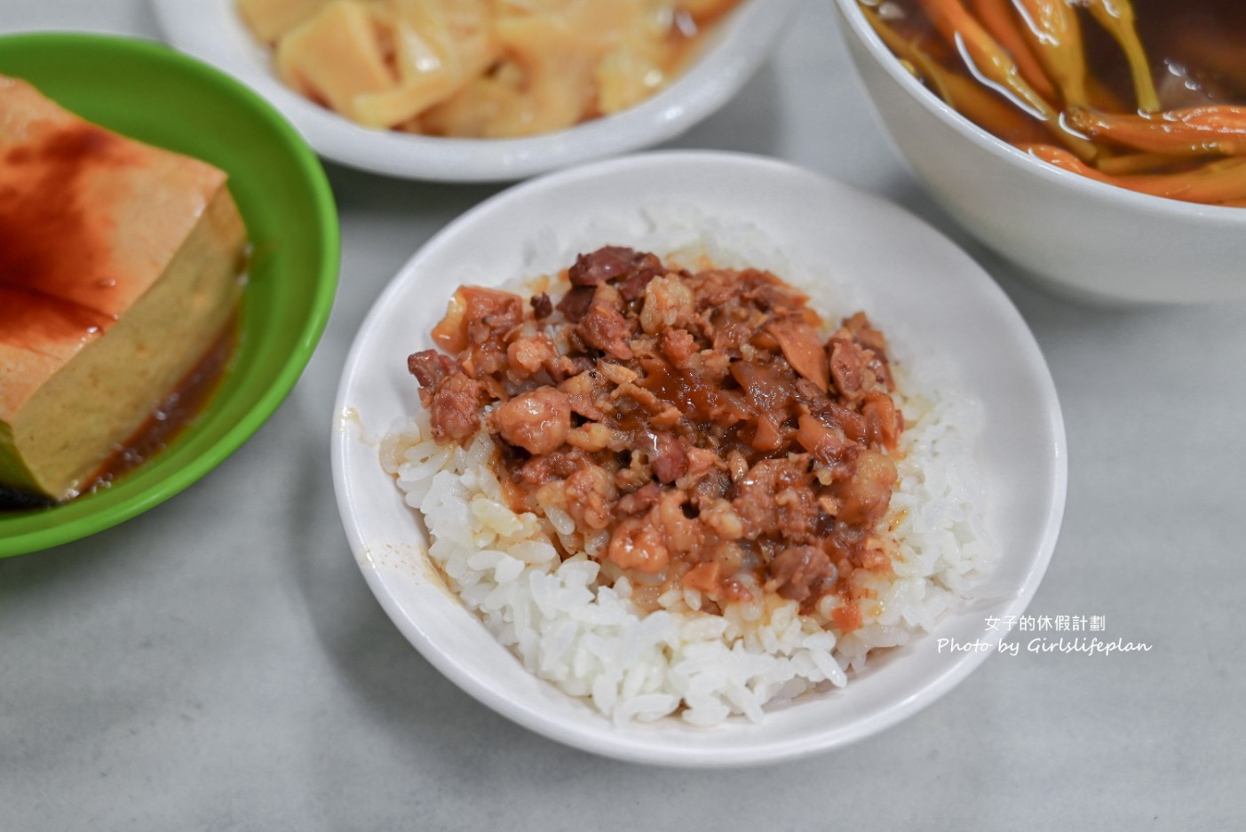 阿益魯肉飯｜魯肉飯只要15元小菜10元超便宜(外帶) @女子的休假計劃