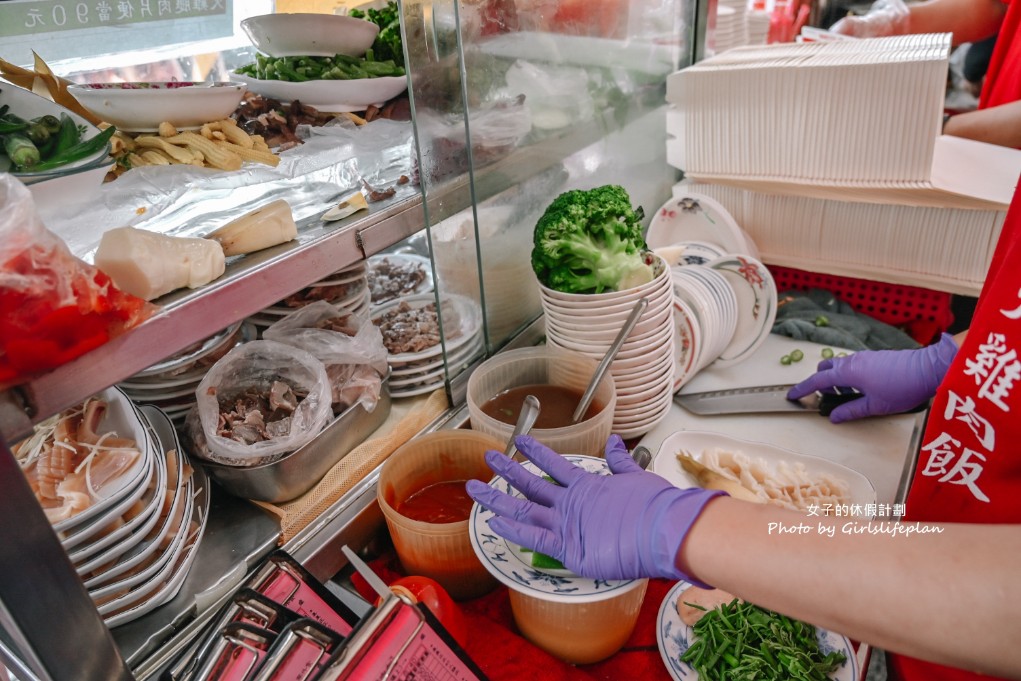 民主火雞肉飯｜人氣美食生意超好還有專屬停車場(外帶) @女子的休假計劃