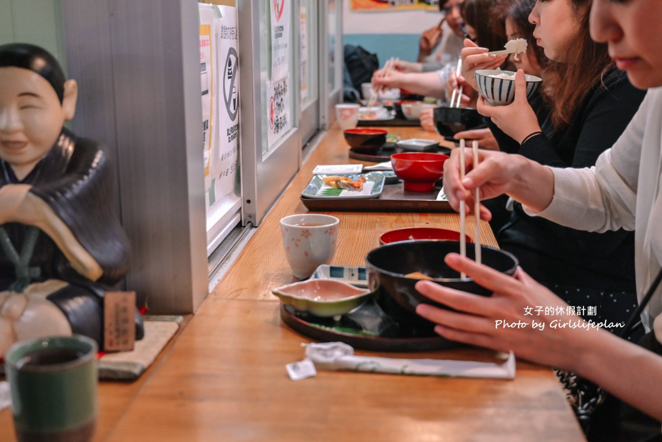 朝市食堂 しょう家｜500日幣就能吃到一碗海味滿滿朝市丼 @女子的休假計劃