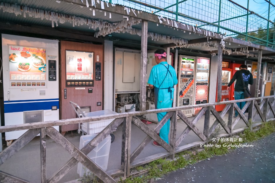 中古タイヤ市場相模原店｜快朝聖，全日本最強超過100台復古自動販賣機 @女子的休假計劃