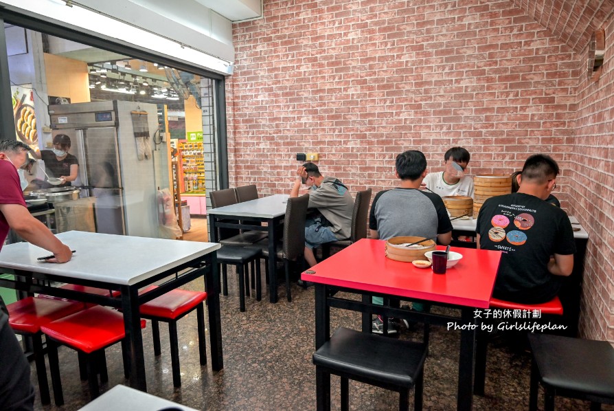 三籠蒸餃專賣店｜蒸餃一籠40元小菜20元紅茶免費喝(菜單) @女子的休假計劃