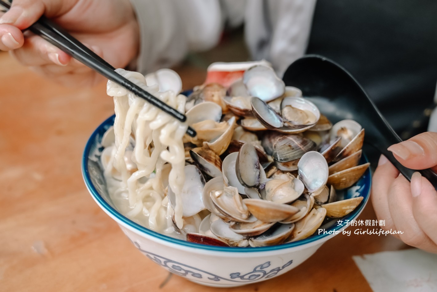 好滋味麵館｜蛤蜊山多到爆完全看不到麵鮮到爆(外帶) @女子的休假計劃