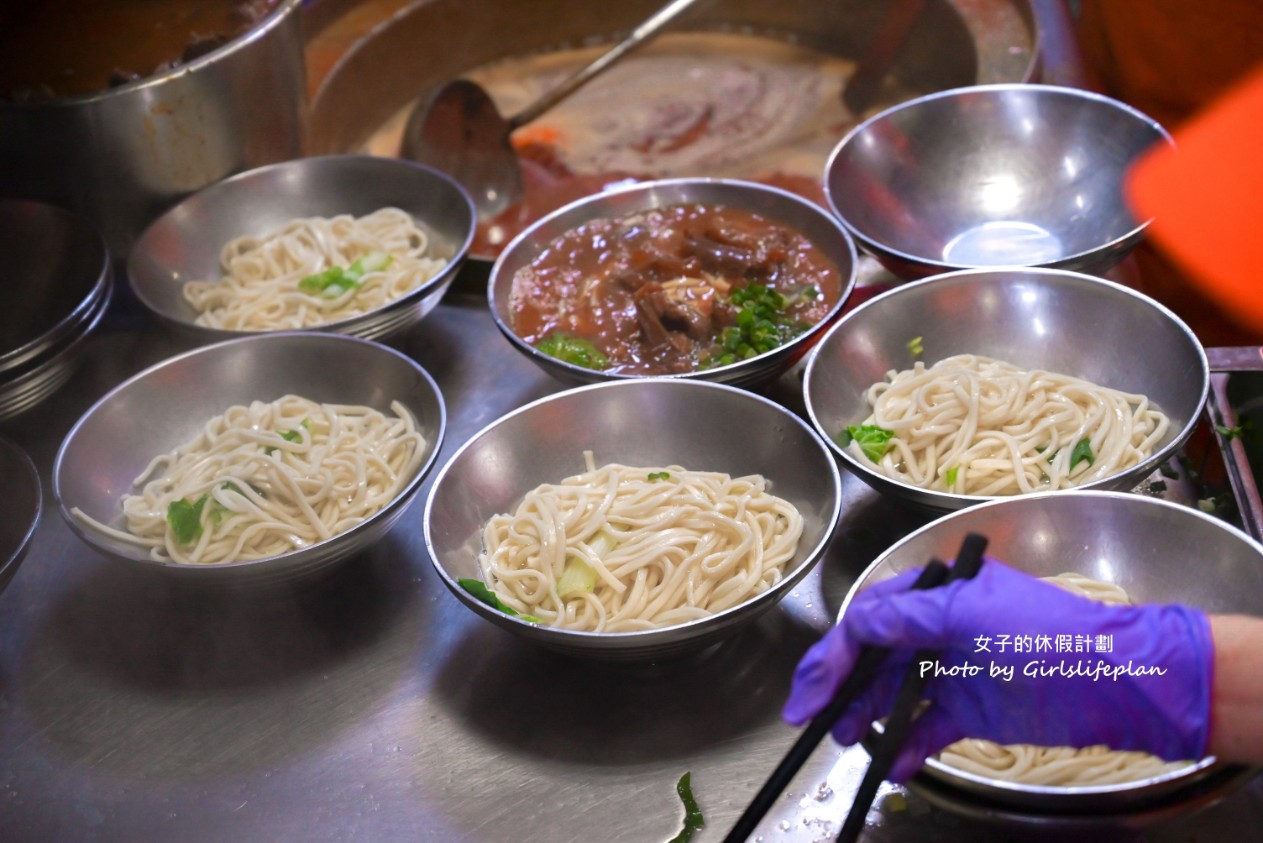 永川牛肉麵｜24小時營業免費加湯加麵，酸菜吃到飽(外帶) @女子的休假計劃