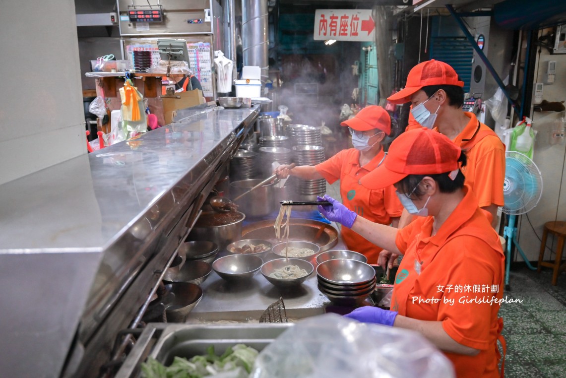 永川牛肉麵｜24小時營業免費加湯加麵，酸菜吃到飽(菜單) @女子的休假計劃