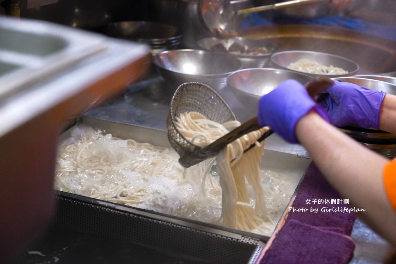 永川牛肉麵｜24小時營業免費加湯加麵，酸菜吃到飽(外帶) @女子的休假計劃