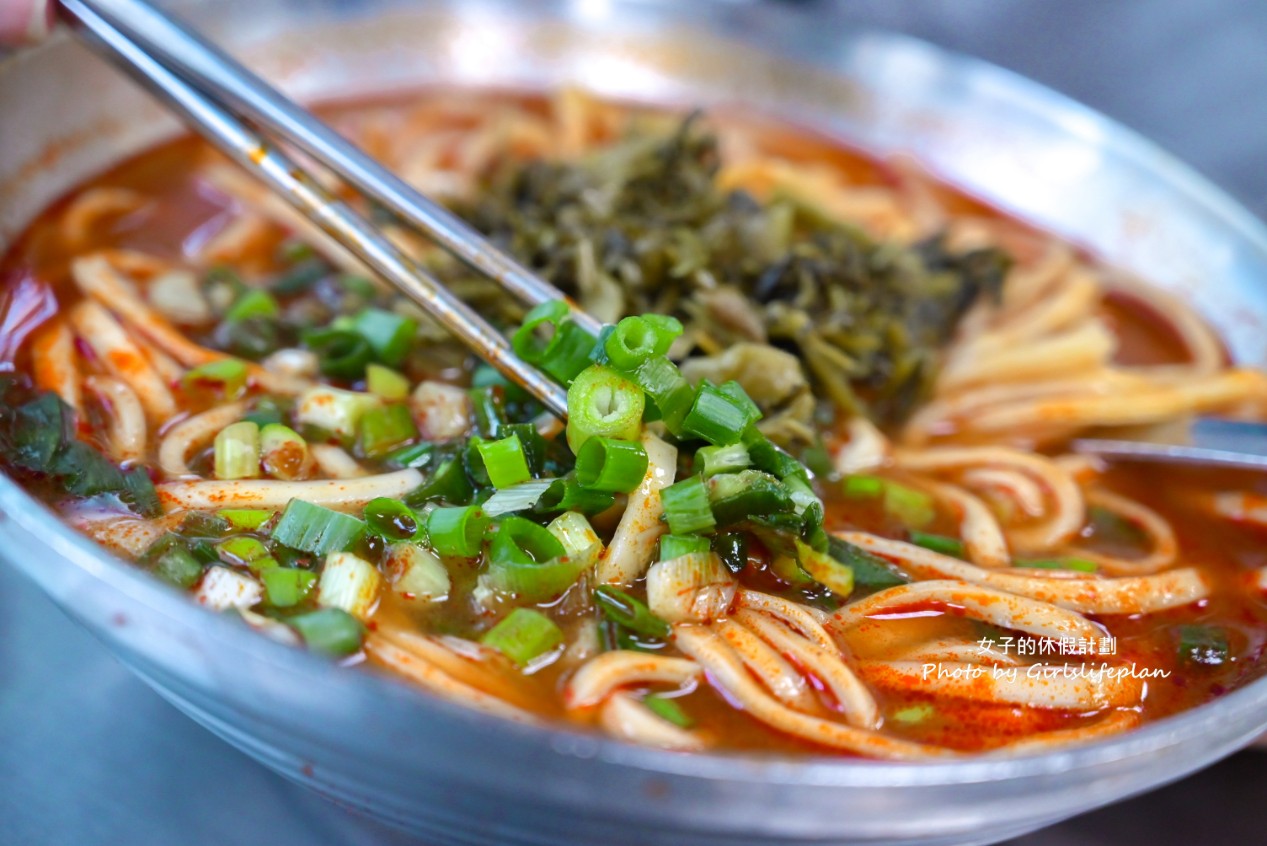 永川牛肉麵｜24小時營業免費加湯加麵，酸菜吃到飽(外帶) @女子的休假計劃