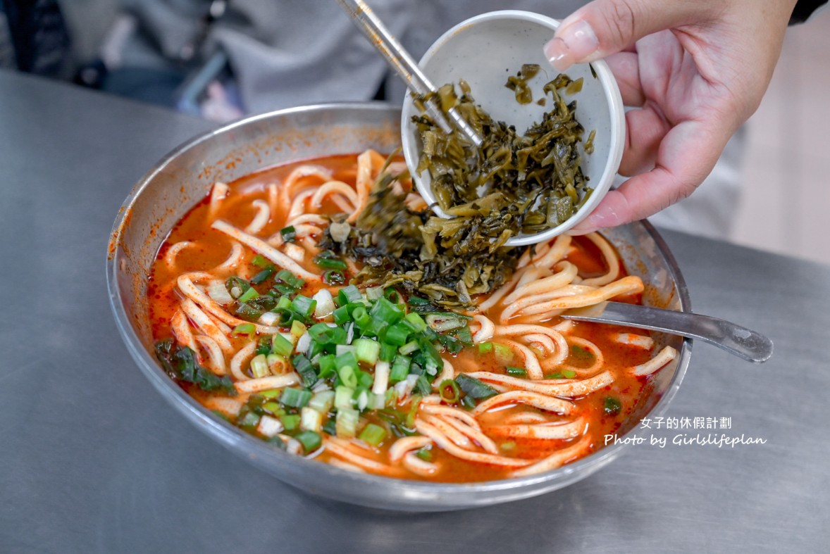 永川牛肉麵｜24小時營業免費加湯加麵，酸菜吃到飽(外帶) @女子的休假計劃