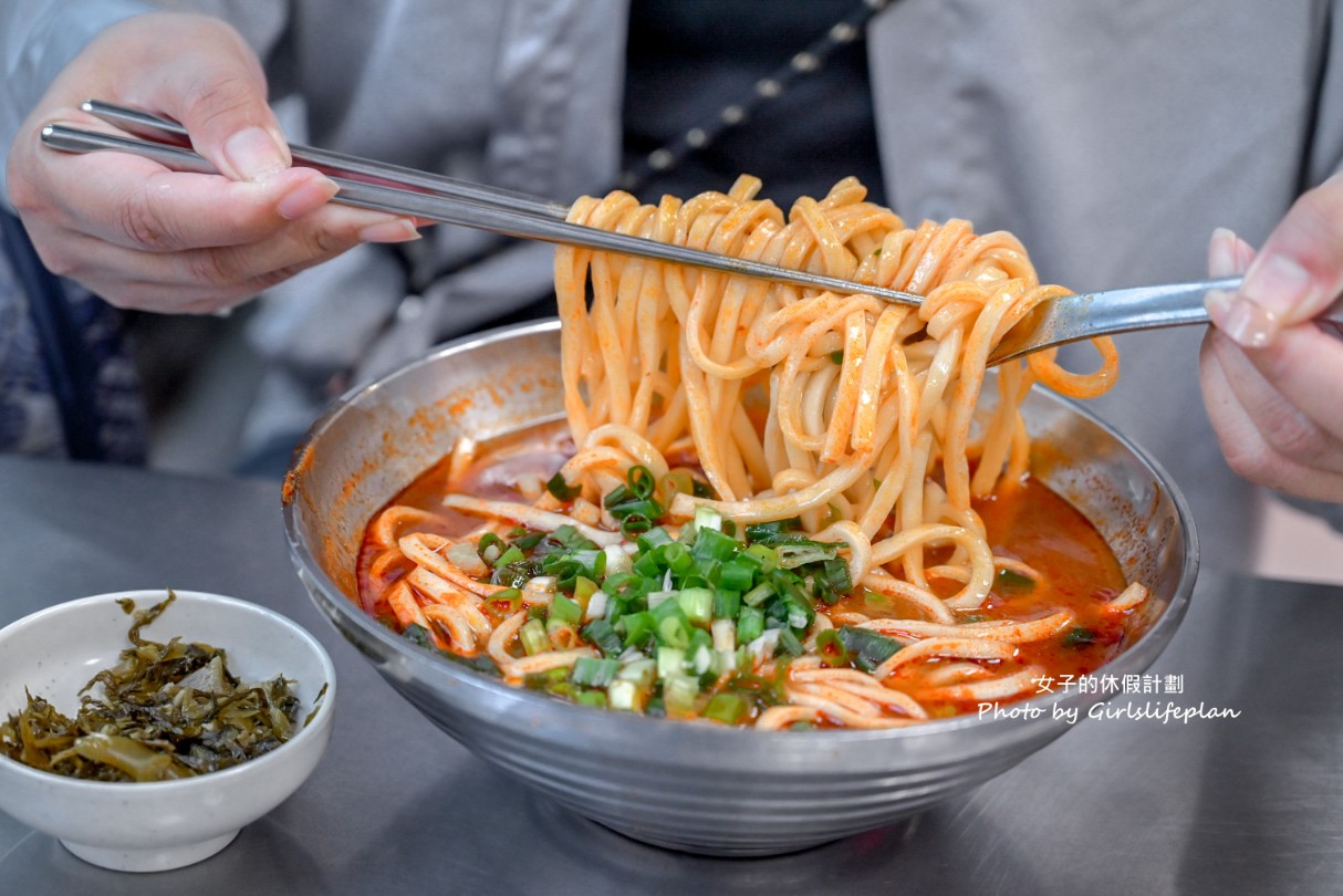 永川牛肉麵｜24小時營業免費加湯加麵，酸菜吃到飽(外帶) @女子的休假計劃