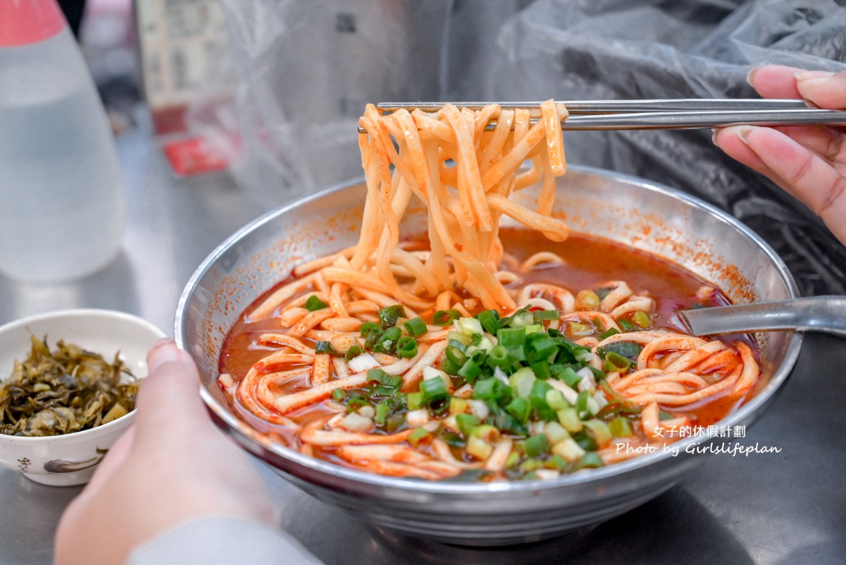 永川牛肉麵｜24小時營業免費加湯加麵，酸菜吃到飽(外帶) @女子的休假計劃