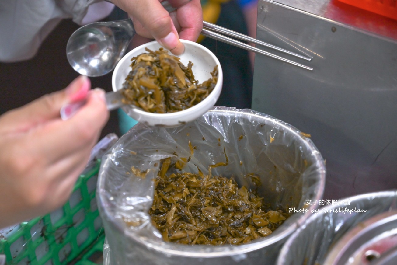 永川牛肉麵｜24小時營業免費加湯加麵，酸菜吃到飽(菜單) @女子的休假計劃