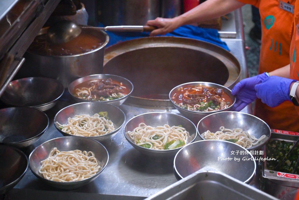 永川牛肉麵｜24小時營業免費加湯加麵，酸菜吃到飽(外帶) @女子的休假計劃