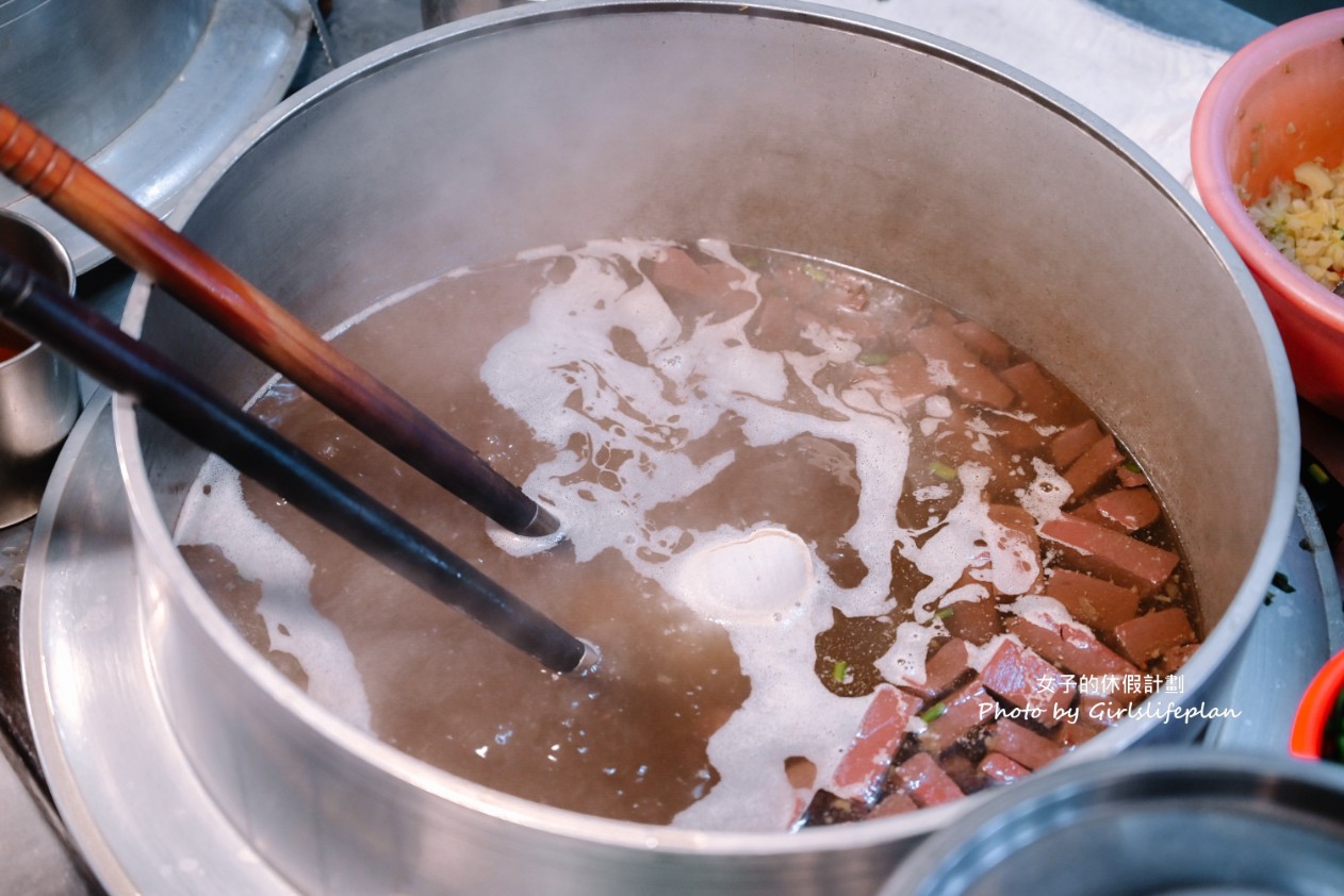 有榮豬血湯｜超大份量豬腸豬血湯，湯頭可以免費續(外帶) @女子的休假計劃