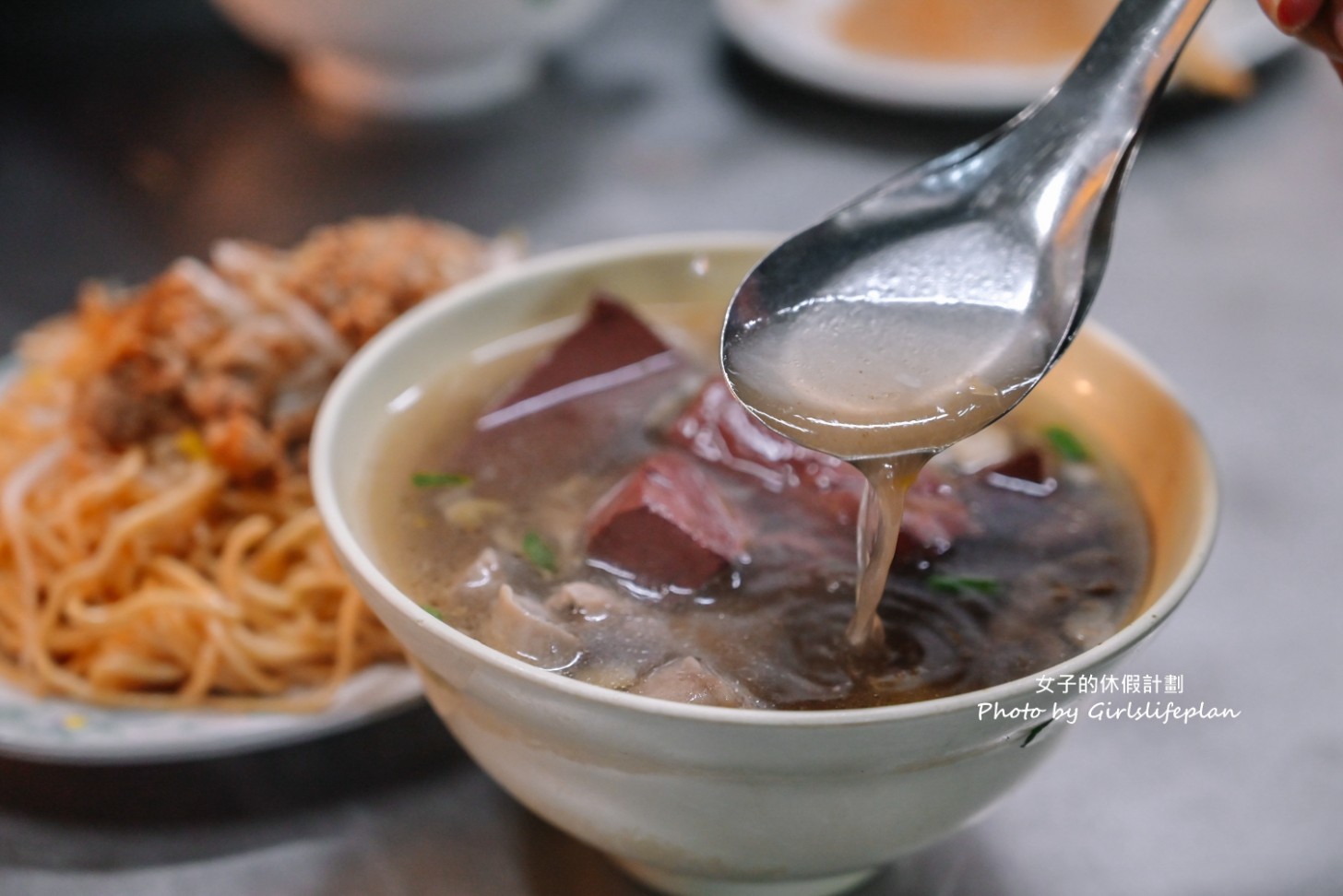 有榮豬血湯｜超大份量豬腸豬血湯，湯頭可以免費續(外帶) @女子的休假計劃