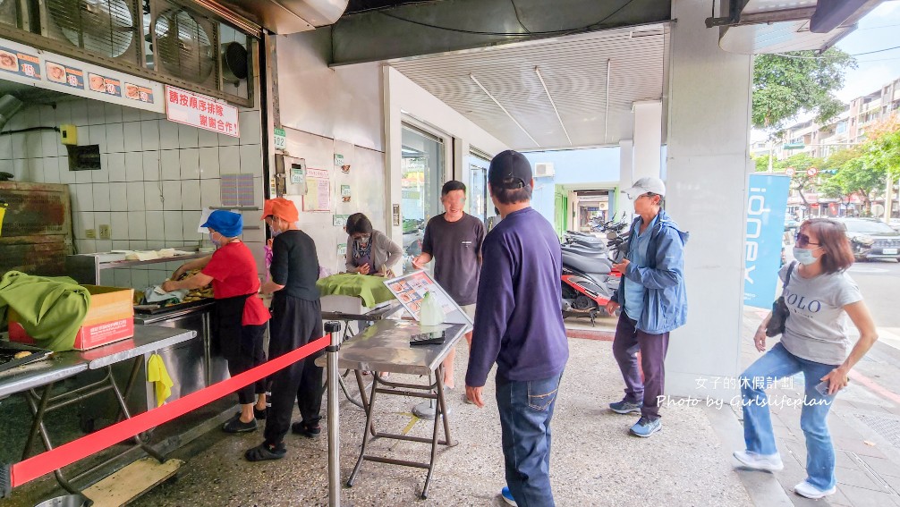 南港老張燒餅店｜超人氣胡椒餅、甜鹹口味小酥餅(外帶) @女子的休假計劃