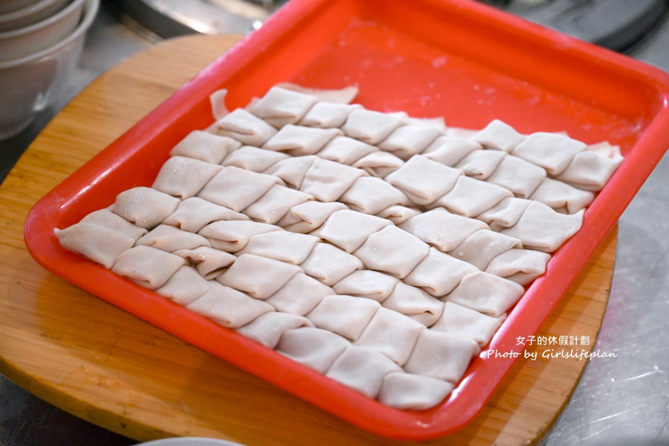 豫春園麵食館｜牛肉麵70元.水餃2.5元(菜單) @女子的休假計劃