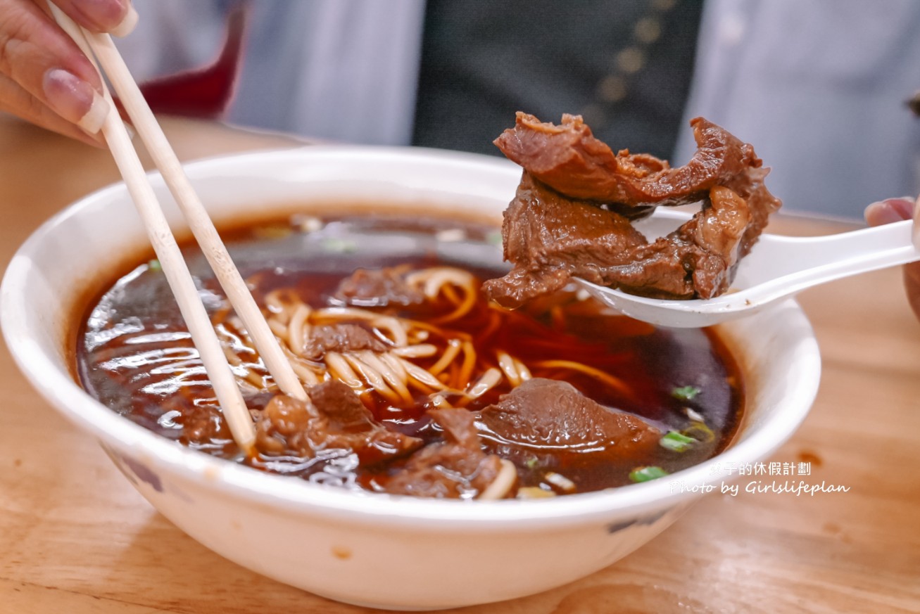 豫春園麵食館｜牛肉麵70元.水餃2.5元(菜單) @女子的休假計劃