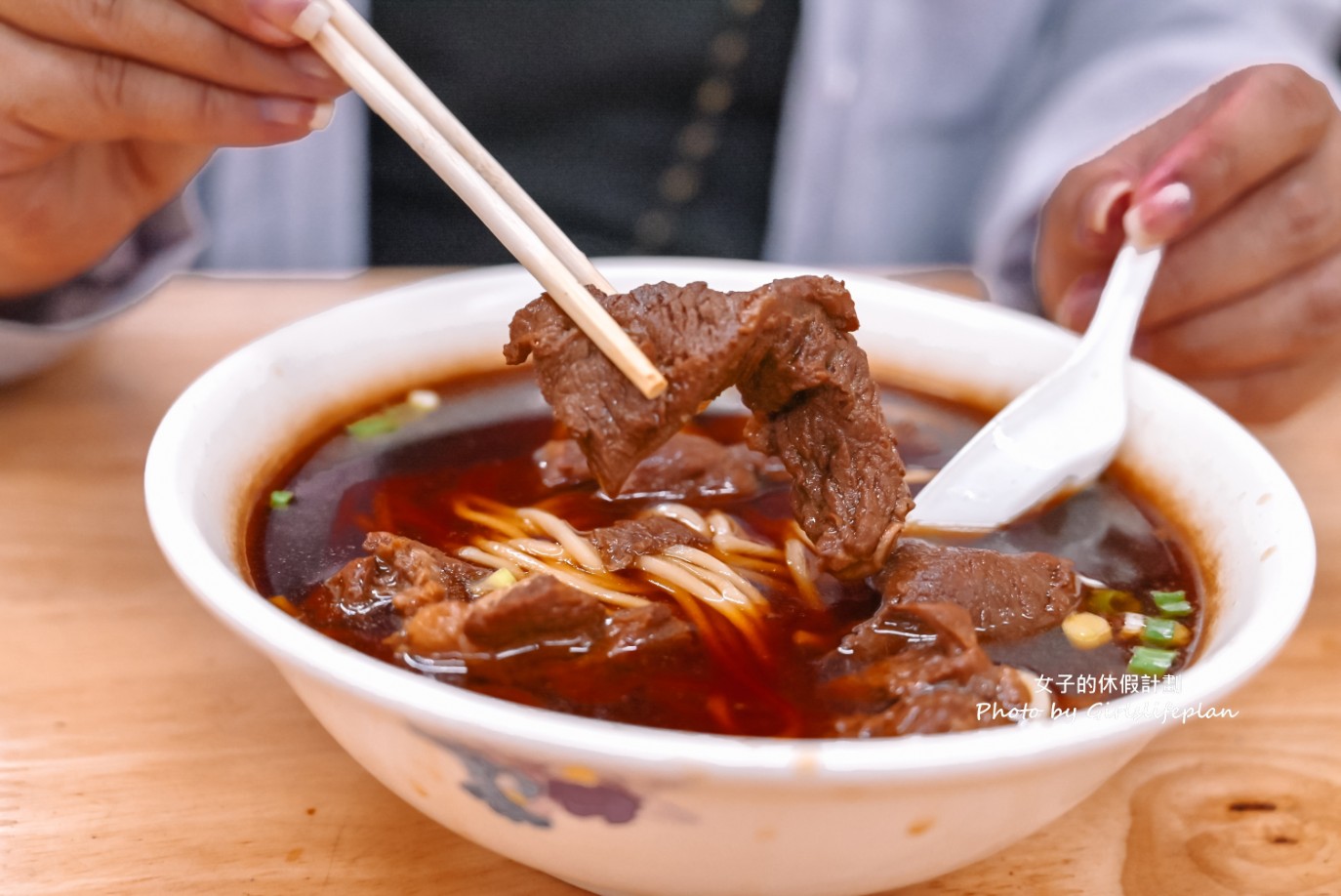 豫春園麵食館｜牛肉麵70元.水餃2.5元(菜單) @女子的休假計劃