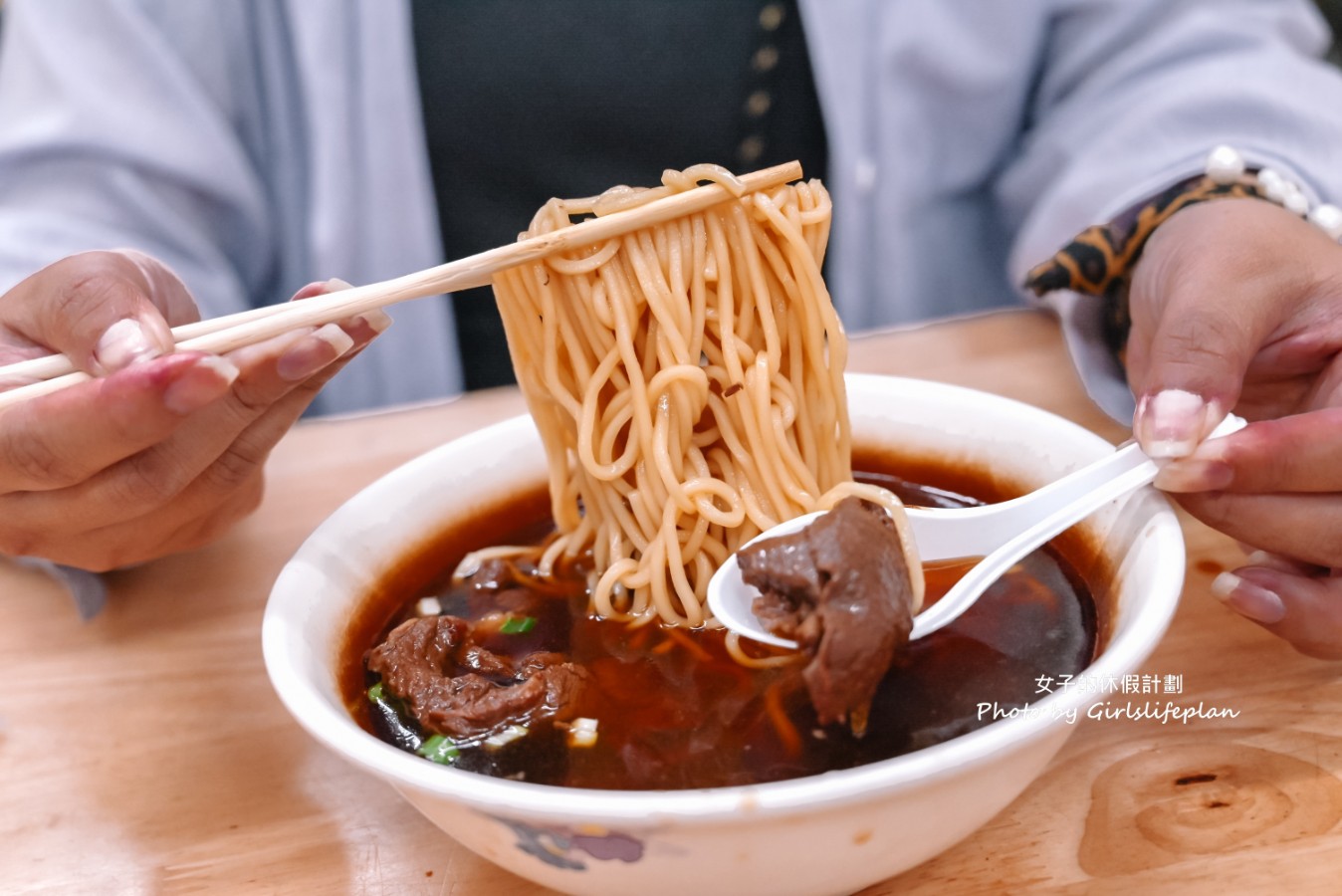 豫春園麵食館｜牛肉麵70元.水餃2.5元(菜單) @女子的休假計劃