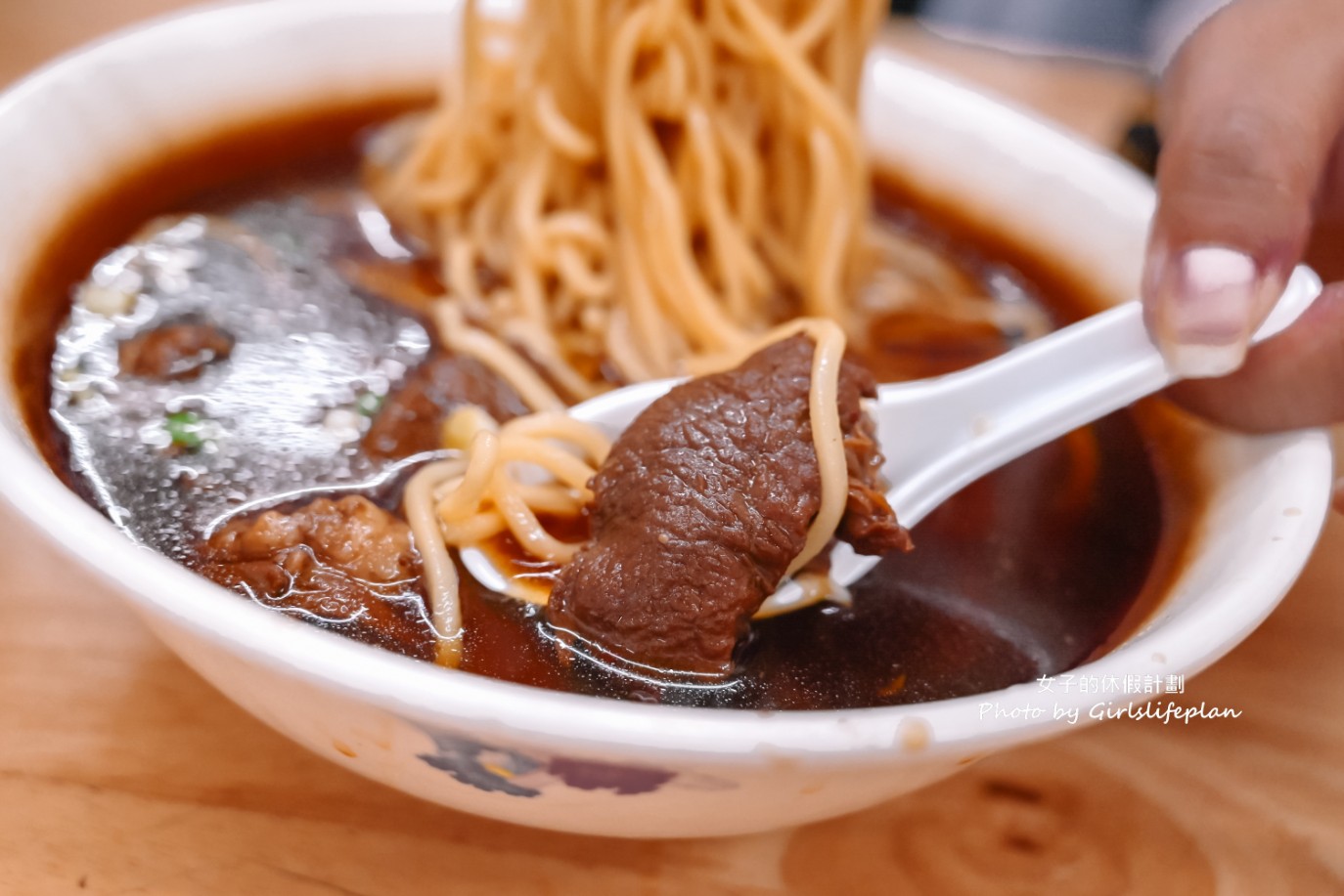 豫春園麵食館｜牛肉麵70元.水餃2.5元(菜單) @女子的休假計劃