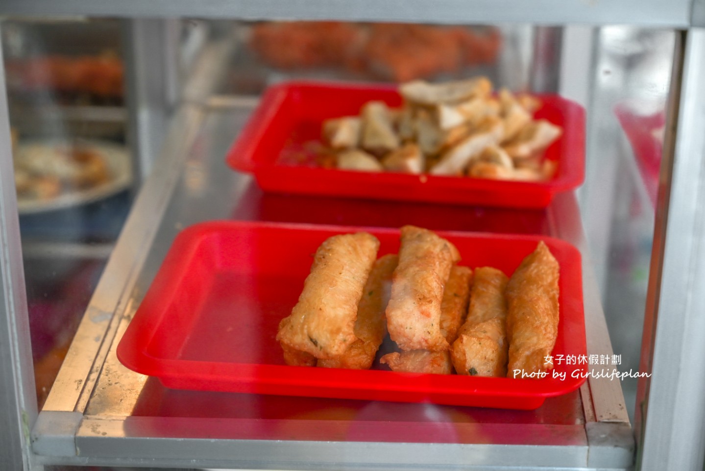 華西街鹹粥店｜在地超過50年鹹粥一碗只賣15元配炸物超搭(外帶) @女子的休假計劃