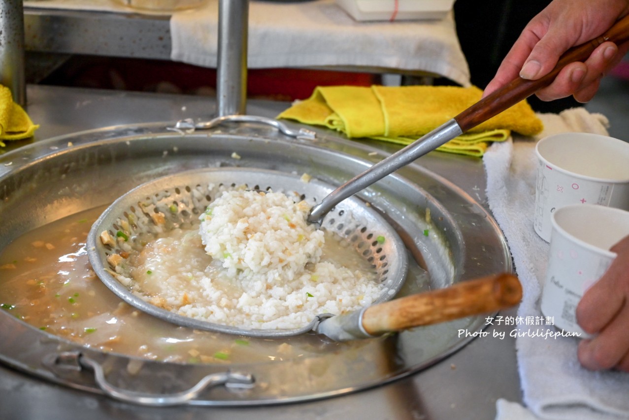 華西街鹹粥店｜在地超過50年鹹粥一碗只賣15元配炸物超搭(外帶) @女子的休假計劃