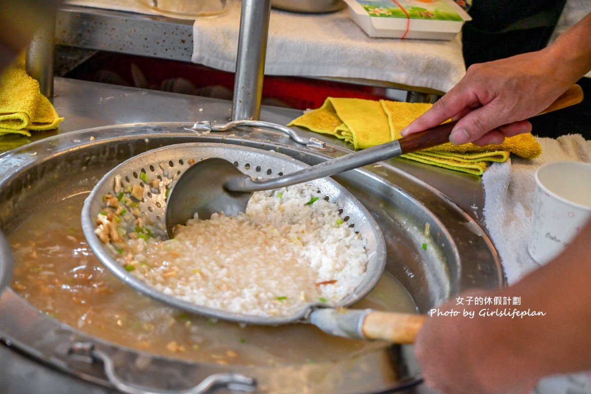 華西街鹹粥店｜在地超過50年鹹粥一碗只賣15元配炸物超搭(外帶) @女子的休假計劃