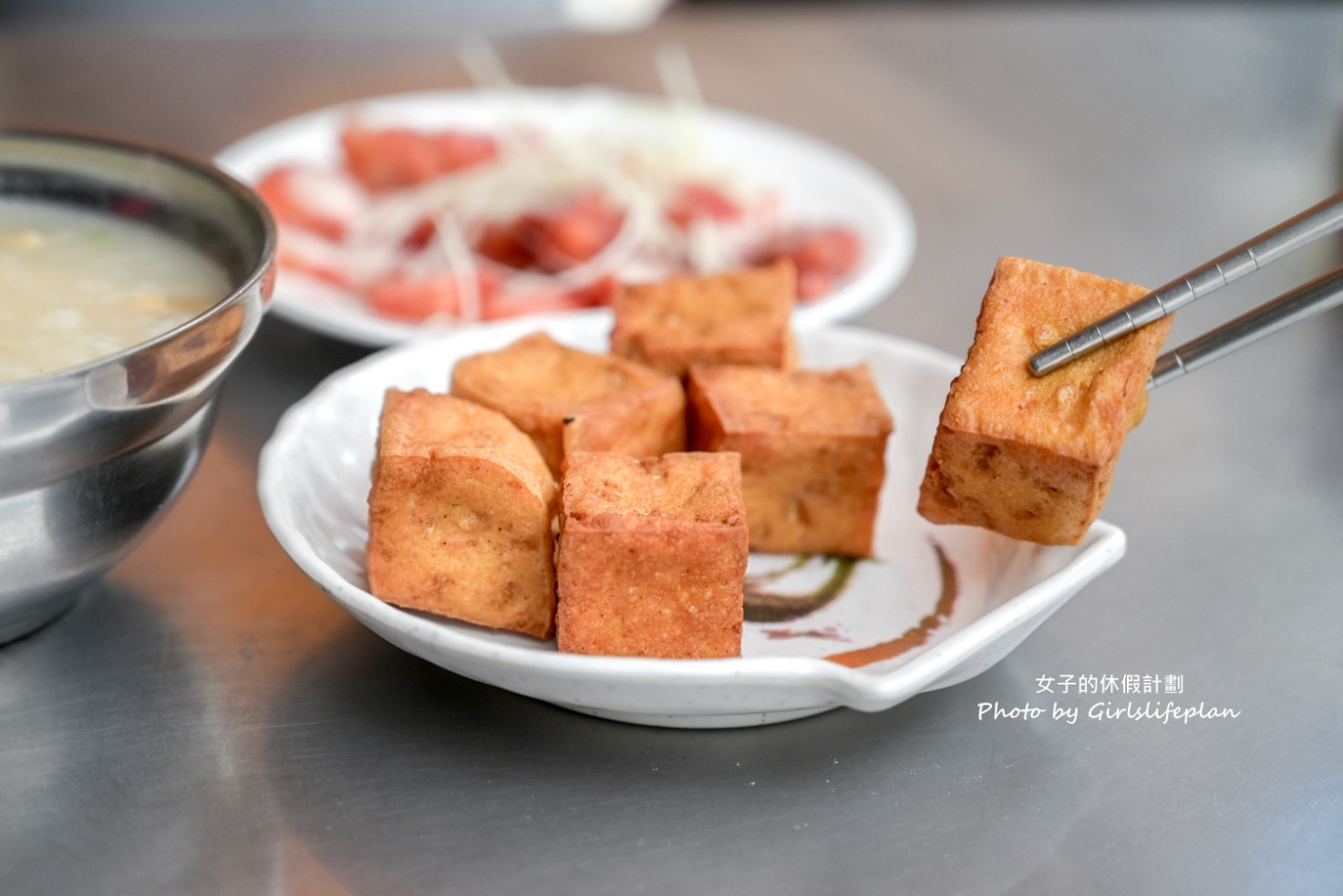 華西街鹹粥店｜在地超過50年鹹粥一碗只賣15元配炸物超搭(外帶) @女子的休假計劃