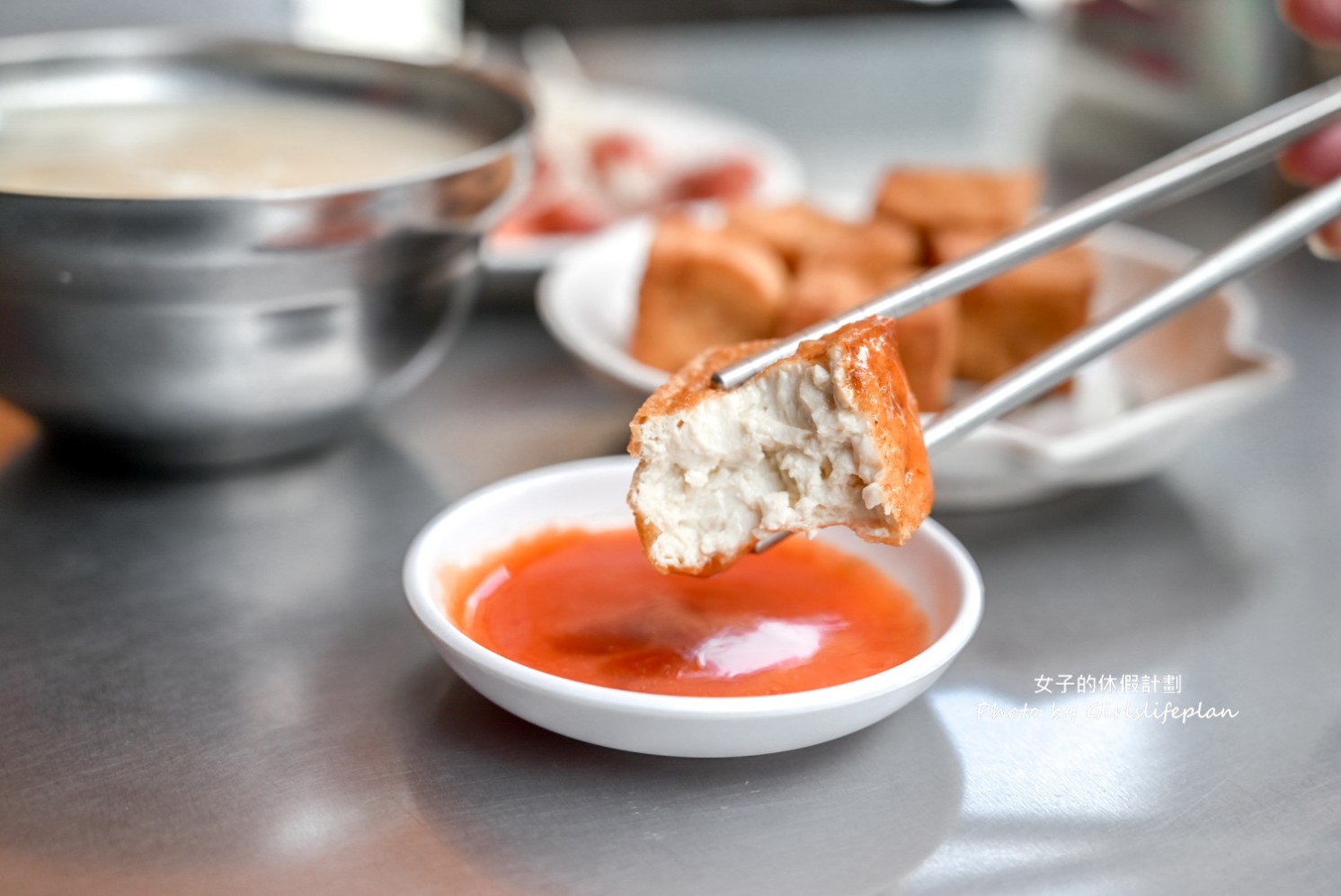 華西街鹹粥店｜在地超過50年鹹粥一碗只賣15元配炸物超搭(外帶) @女子的休假計劃