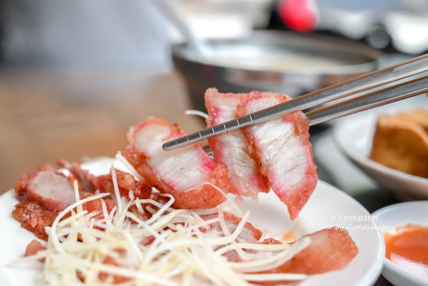 華西街鹹粥店｜在地超過50年鹹粥一碗只賣15元配炸物超搭(外帶) @女子的休假計劃