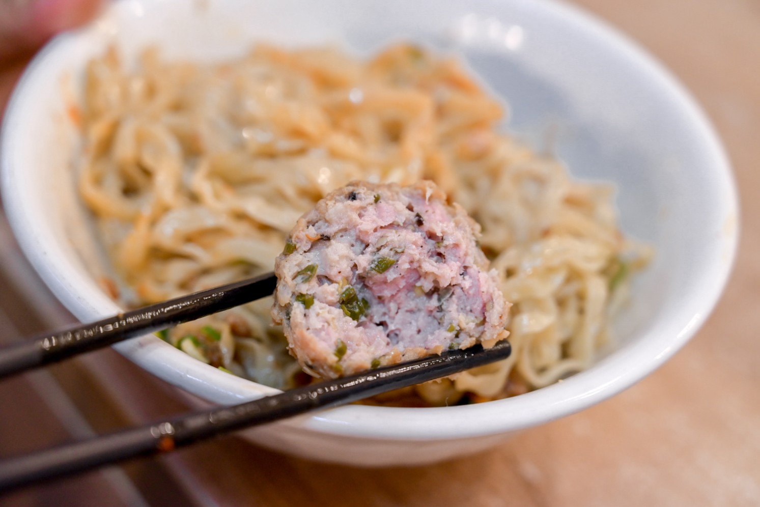 嵐肉燥專賣店｜市場巷弄排隊美食，臺灣滷肉飯節精選店家(外帶) @女子的休假計劃