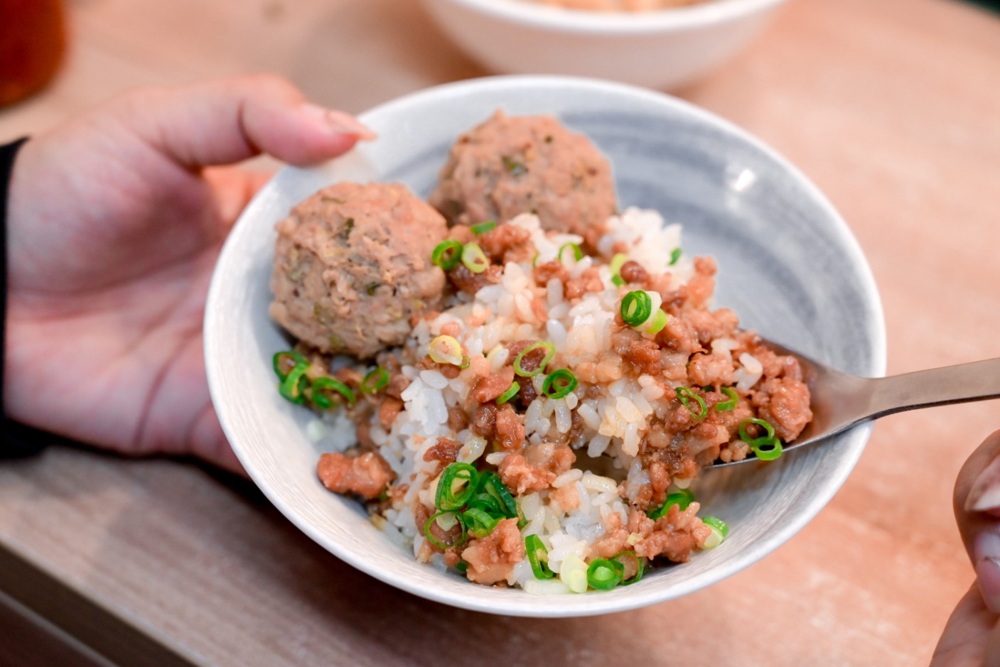 嵐肉燥專賣店｜市場巷弄排隊美食，臺灣滷肉飯節精選店家(外帶) @女子的休假計劃